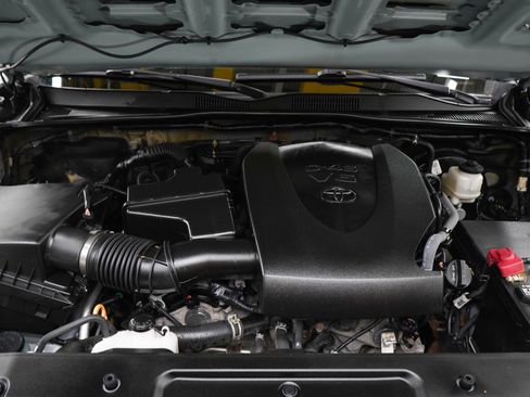 Used 2020 Toyota Tacoma TRD Sport AWD/4WD image 32