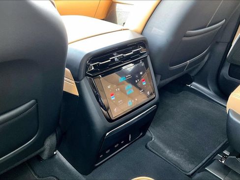 Certified 2025 Cadillac Escalade IQ Luxury 2 AWD/4WD image 10