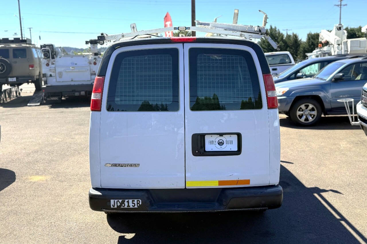 Used 2017 Chevrolet Express 2500 RWD image 7