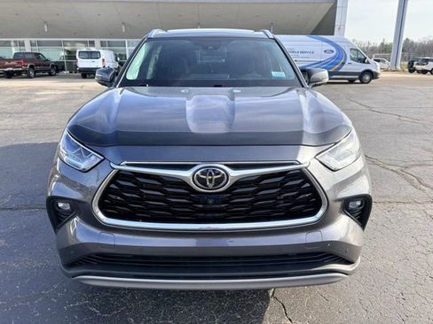 Used 2022 Toyota Highlander Platinum image 10