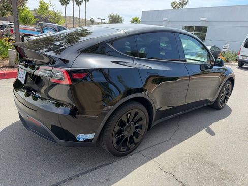 Used 2021 Tesla Model Y Long Range AWD/4WD image 14