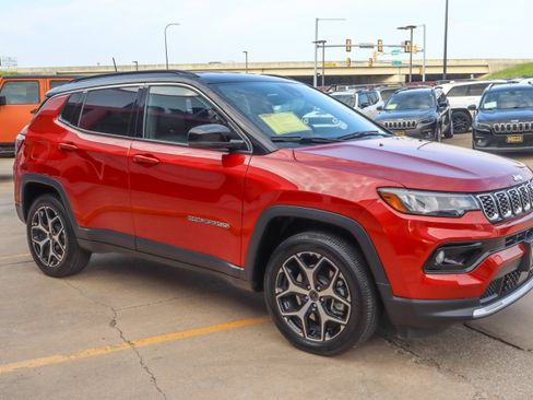 Used 2025 Jeep Compass Limited AWD/4WD image 4