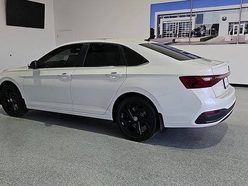New 2026 Volkswagen Jetta SE FWD image 7