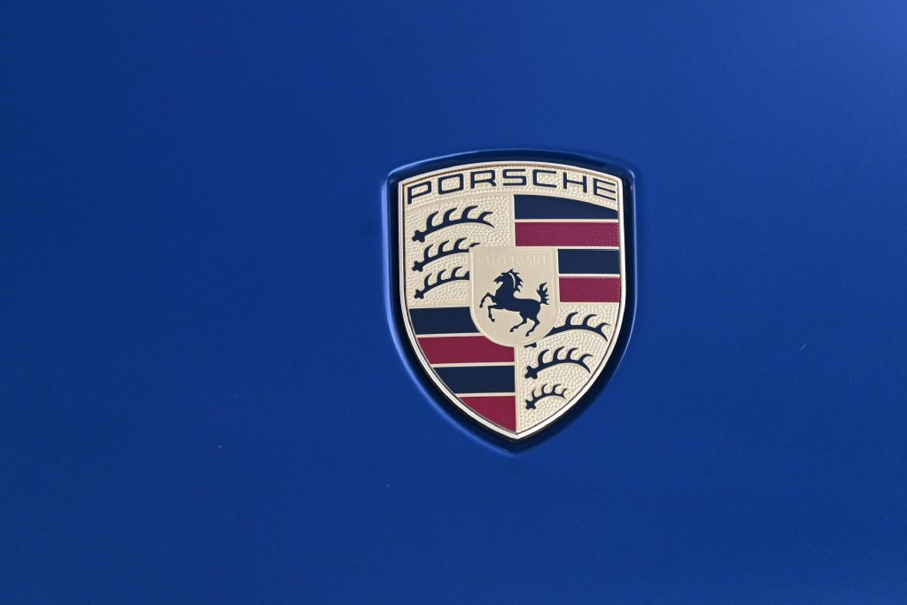 Certified 2024 Porsche Cayenne Coupe AWD/4WD image 32