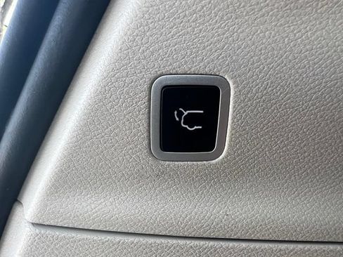 Used 2022 Chrysler Pacifica Touring-L FWD image 24