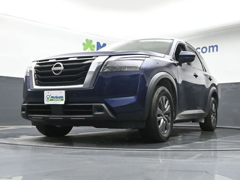 Used 2024 Nissan Pathfinder SV w/ SV Premium Package image 6