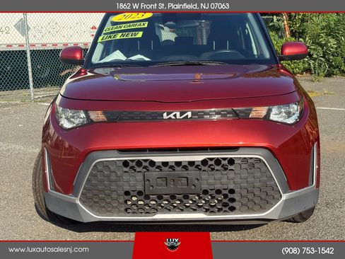 Used 2023 Kia Soul LX FWD image 2