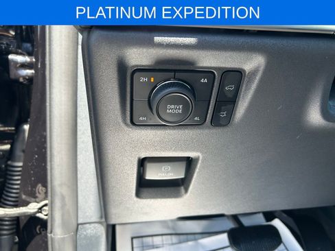 Certified 2025 Ford Expedition Platinum w/ Driver's Package AWD/4WD image 19