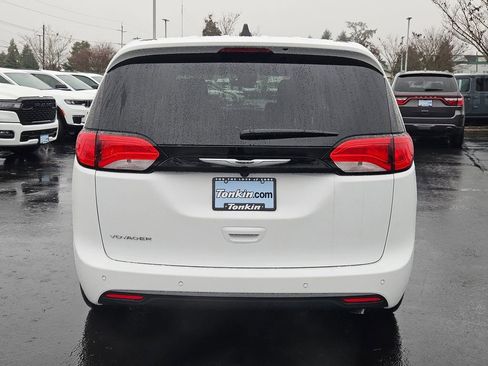 New 2026 Chrysler Voyager LX image 5