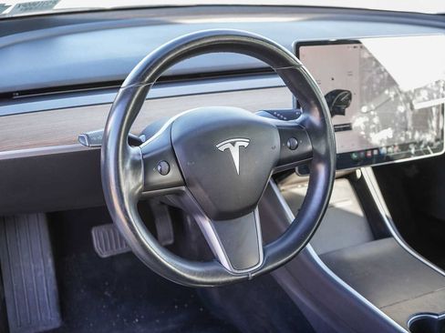 Used 2018 Tesla Model 3 Long Range RWD image 15
