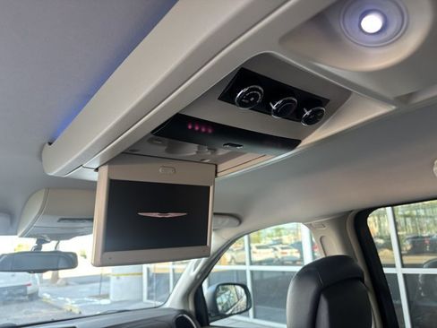 Used 2012 Chrysler Town & Country Touring-L w/ Entertainment Group #2 FWD image 16