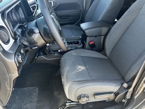 New 2025 Jeep Gladiator Sport AWD/4WD image 17