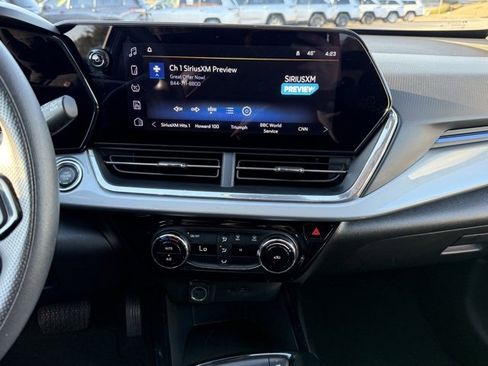 Used 2025 Chevrolet Trax LT image 19