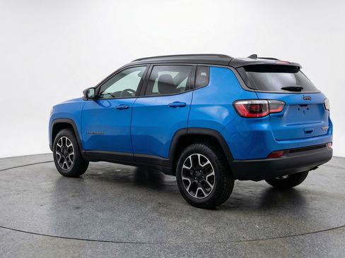 Used 2025 Jeep Compass Trailhawk image 6