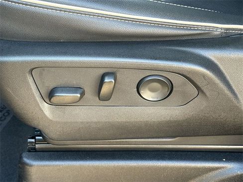 Used 2024 GMC Yukon SLT image 33