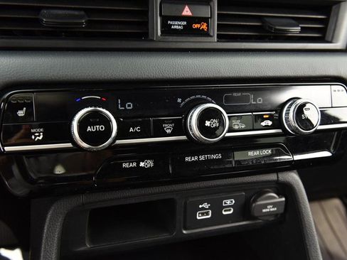 Certified 2025 Honda Pilot EX-L image 17