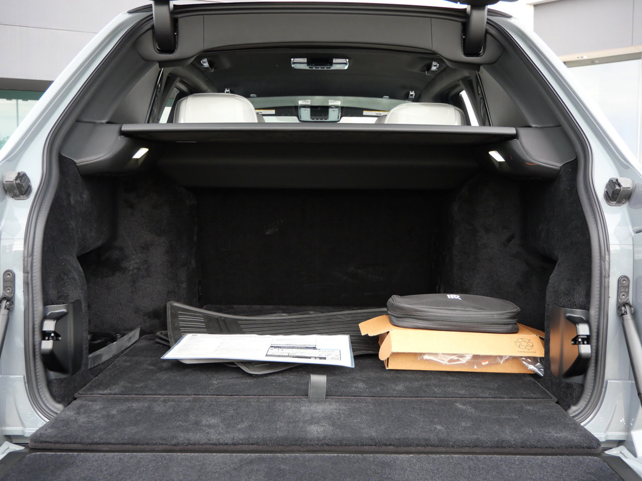 Used 2024 Rolls-Royce Cullinan Black Badge w/ Leather Finishing Pack AWD/4WD image 35