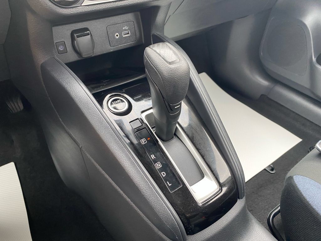 Used 2025 Nissan Versa SV FWD image 32