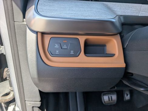 New 2025 Volkswagen ID. Buzz Pro S image 18