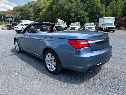 Used 2011 Chrysler 200 Touring FWD image 5