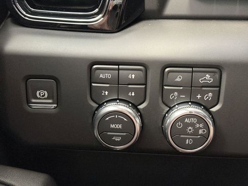 New 2026 GMC Sierra 2500 AT4 w/ Technology Package AWD/4WD image 18