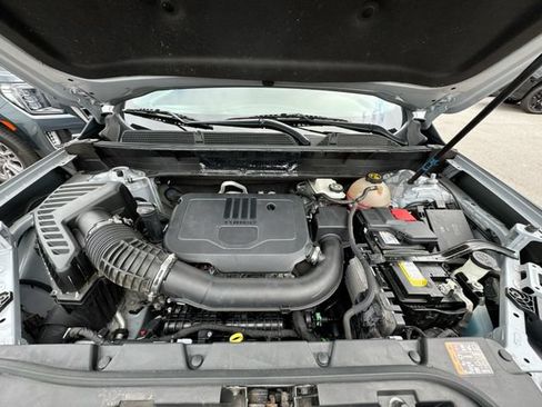 Used 2022 GMC Acadia SLE w/ Driver Convenience Package FWD image 30