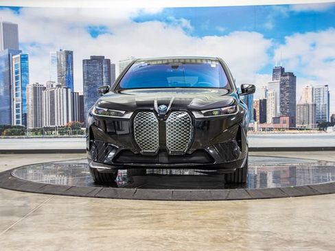 Used 2025 BMW iX xDrive50 AWD/4WD image 3
