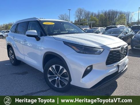 Used 2023 Toyota Highlander XLE AWD/4WD image 1