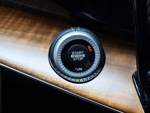 Used 2022 Jeep Grand Wagoneer Series III AWD/4WD image 31