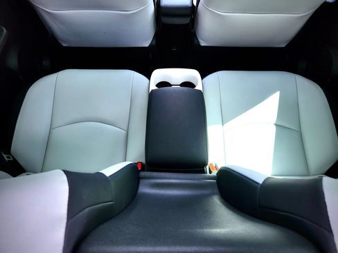 Used 2017 Toyota Prius Prime Advanced w/ Carpet Mat Package FWD image 17