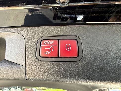 Certified 2022 Mercedes-Benz GLC 300 4MATIC image 33