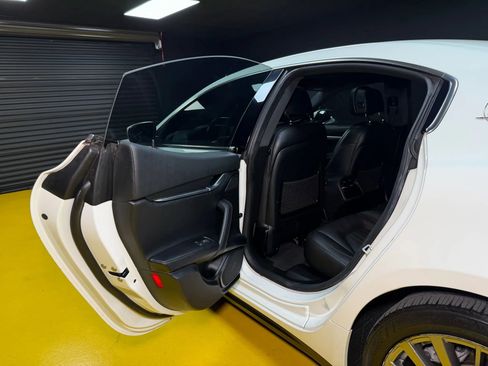 Used 2017 Maserati Ghibli S image 15