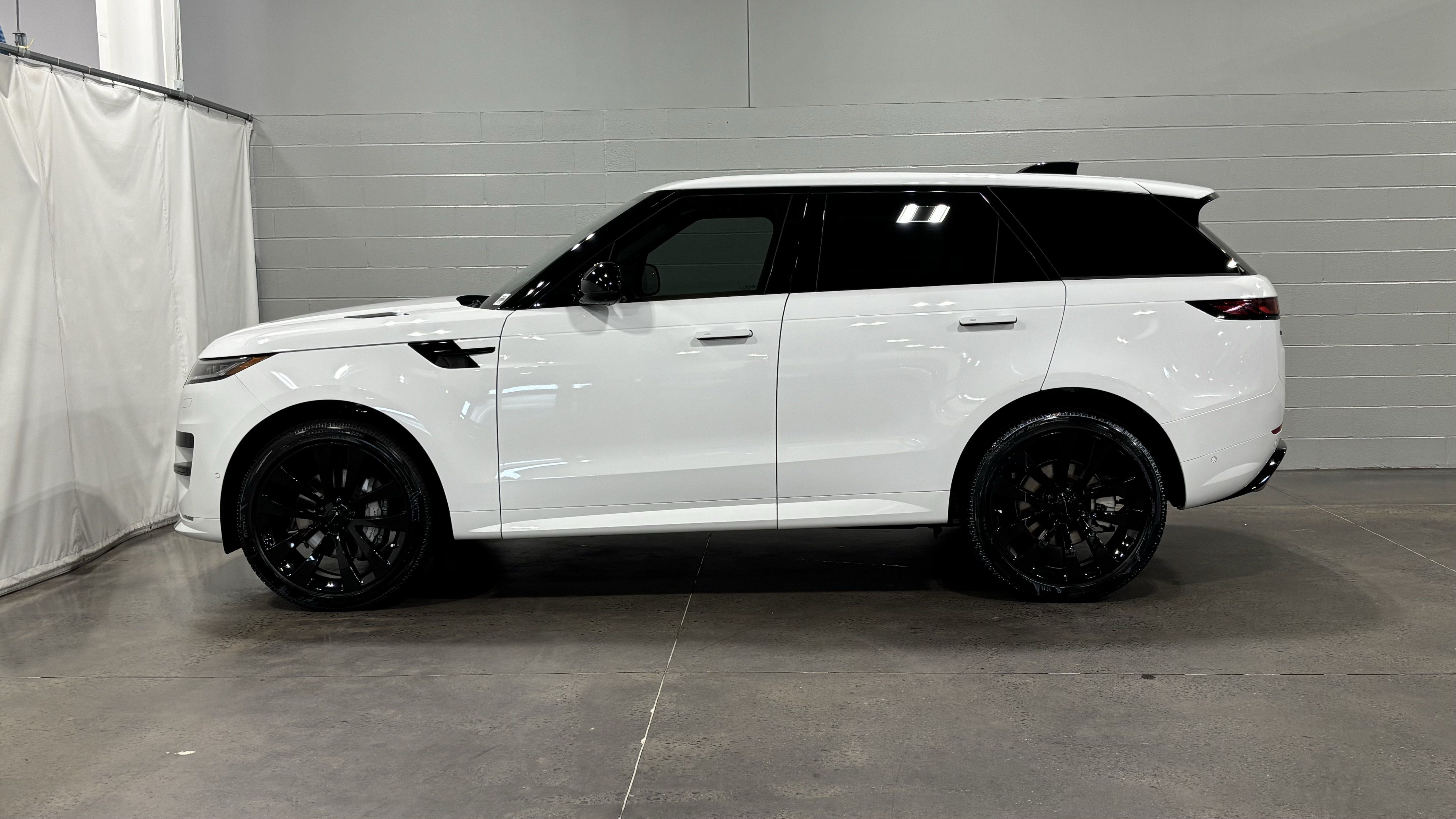 New 2026 Land Rover Range Rover Sport Dynamic SE AWD/4WD image 7