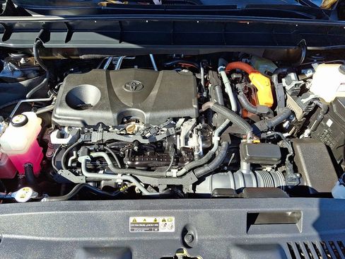 Used 2021 Toyota Highlander LE image 30