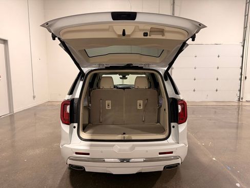 Used 2022 GMC Acadia Denali w/ Denali Ultimate Package image 9