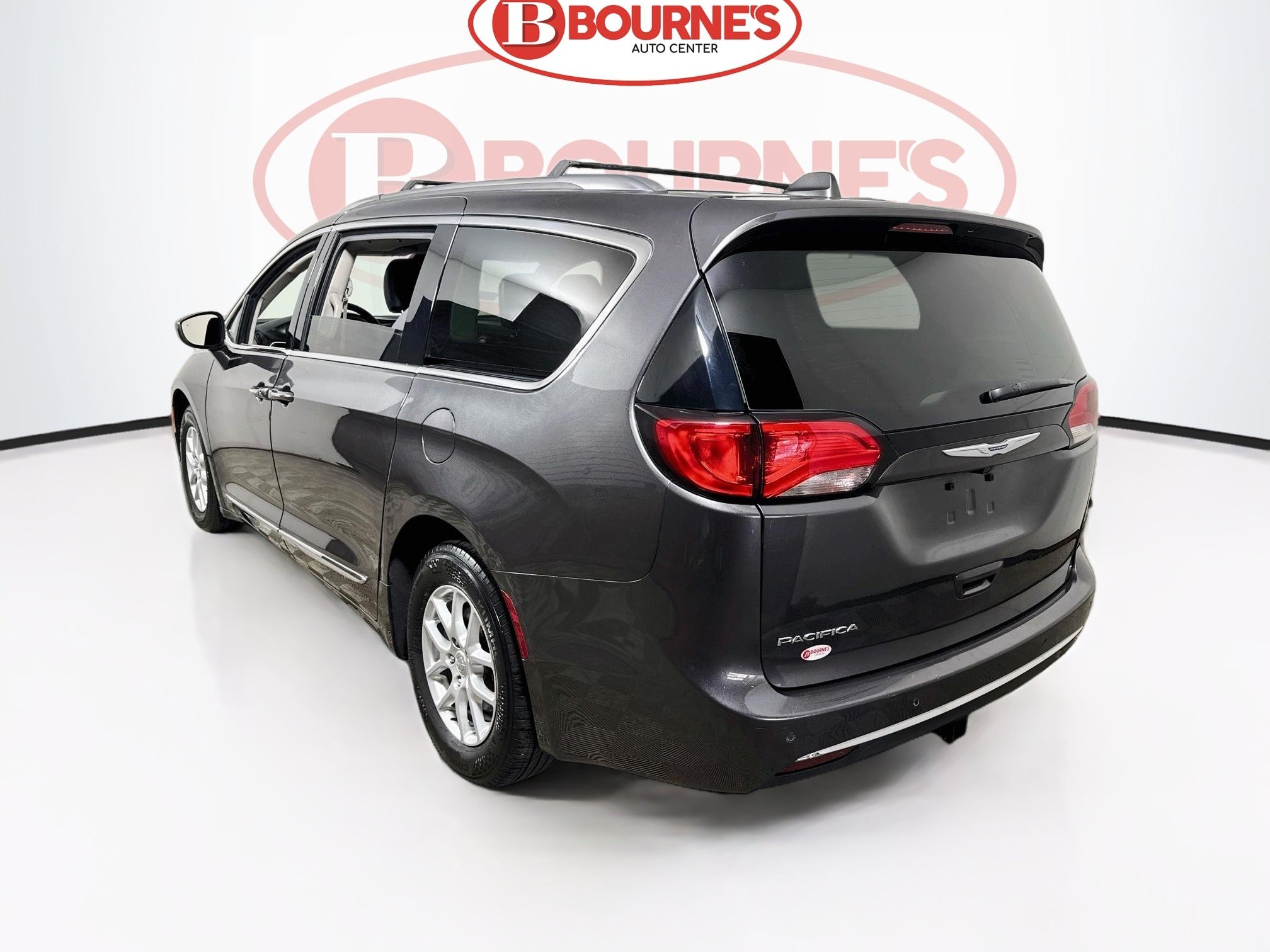 Used 2020 Chrysler Pacifica Touring-L FWD image 7