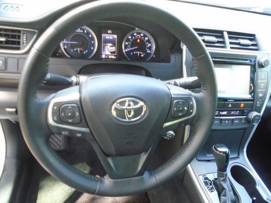 Used 2016 Toyota Camry XLE FWD image 12