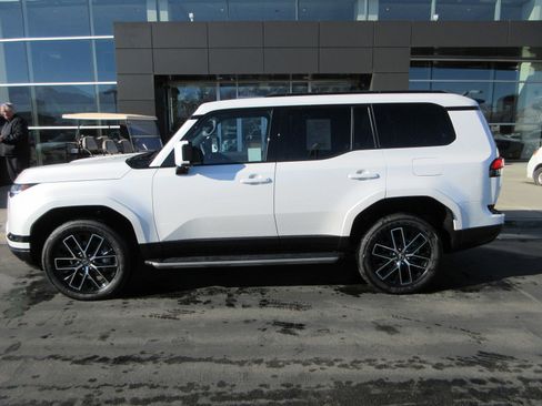 Used 2026 Lexus GX 550 w/ Cold Area Package image 3