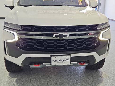 Used 2021 Chevrolet Tahoe Z71 w/ Z71 Off-Road Package AWD/4WD image 10