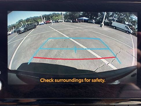 Used 2023 Toyota Highlander XLE FWD image 32