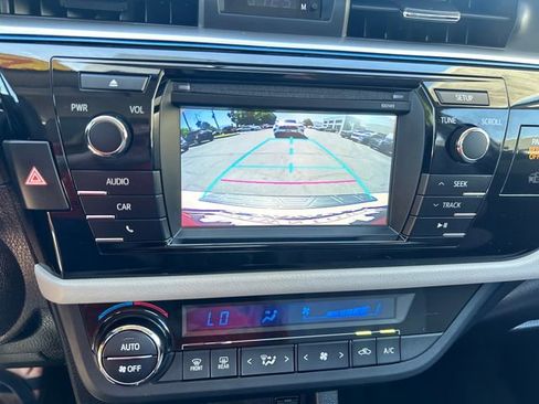 Used 2015 Toyota Corolla LE FWD image 22