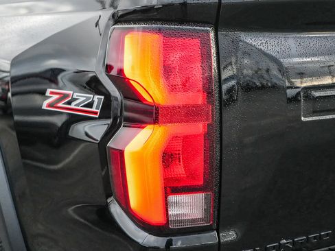 Used 2024 Chevrolet Colorado Z71 w/ Z71 Convenience Package 2 image 9