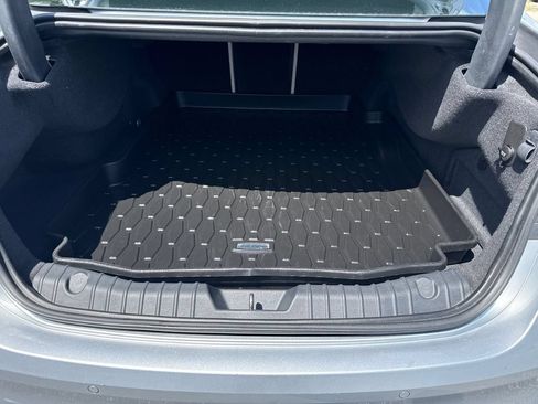 Used 2018 Jaguar XF Premium RWD image 8