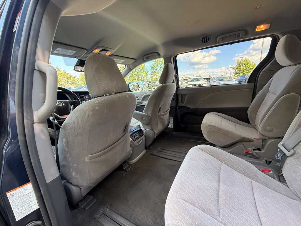 Used 2018 Toyota Sienna LE FWD image 37