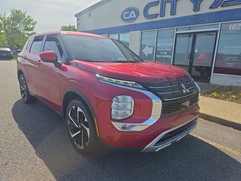 Used 2024 Mitsubishi Outlander SE Black Edition image 2