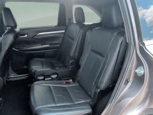 Used 2016 Toyota Highlander XLE AWD/4WD image 34