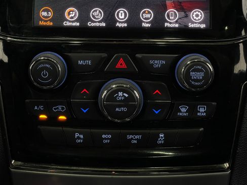 Used 2020 Jeep Grand Cherokee Limited X image 25