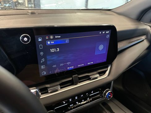 Used 2025 Chevrolet Equinox LT AWD/4WD image 12