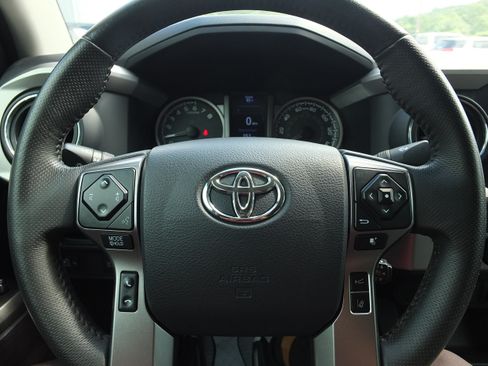 Used 2019 Toyota Tacoma SR5 RWD image 16