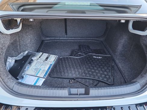 Certified 2025 Volkswagen Jetta SE image 34